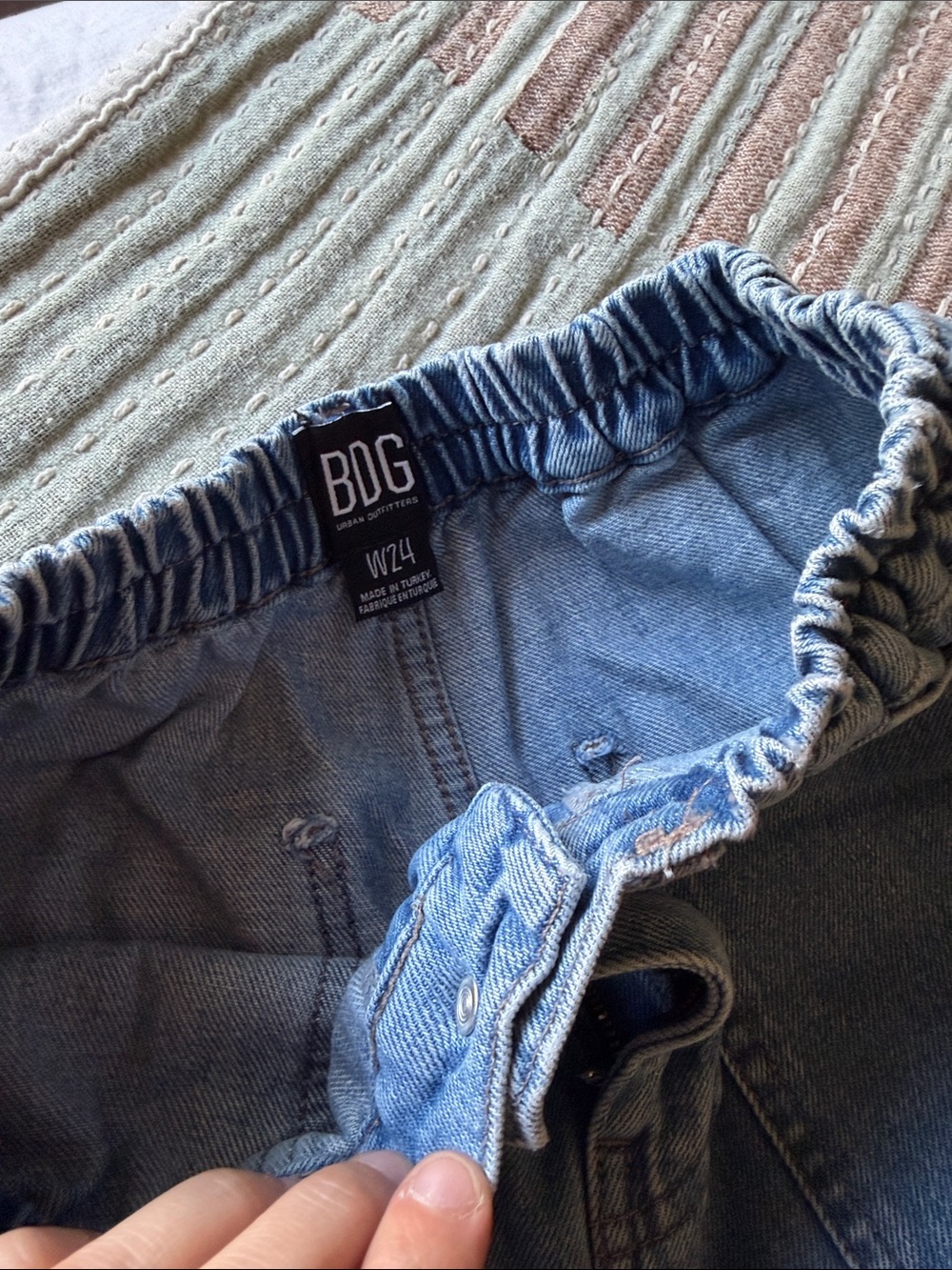 BDG elastic waist straight leg fray jeans size 24 - Picture 4 of 5